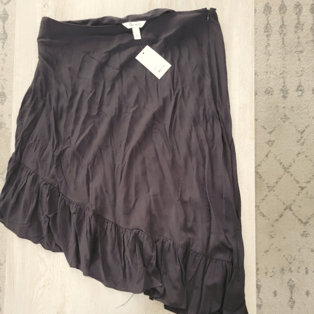 Black Nine West Skirt. Size Large. New.